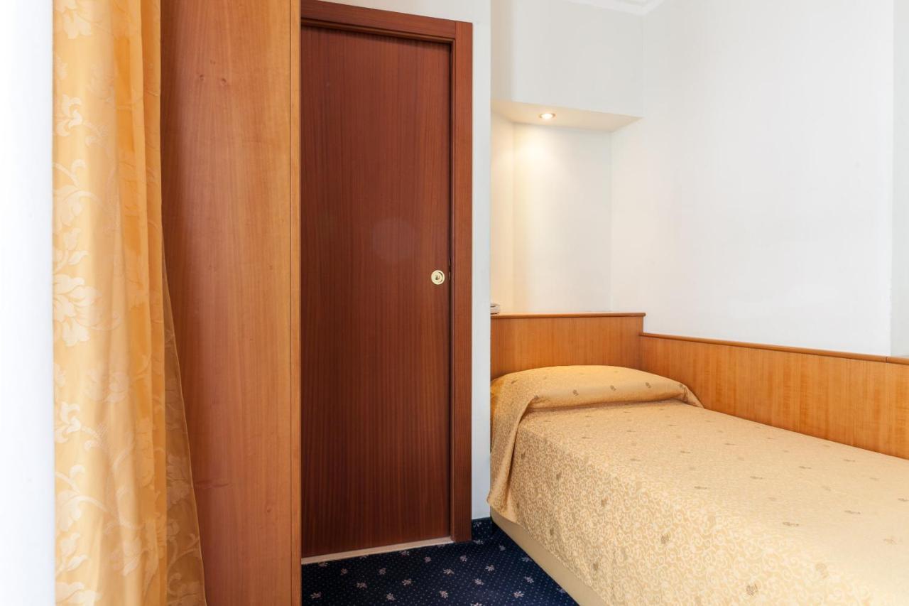 Hotel Astor Rimini Exteriér fotografie