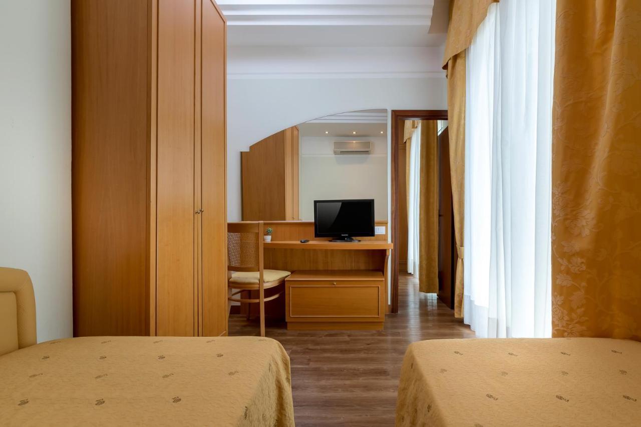 Hotel Astor Rimini Exteriér fotografie